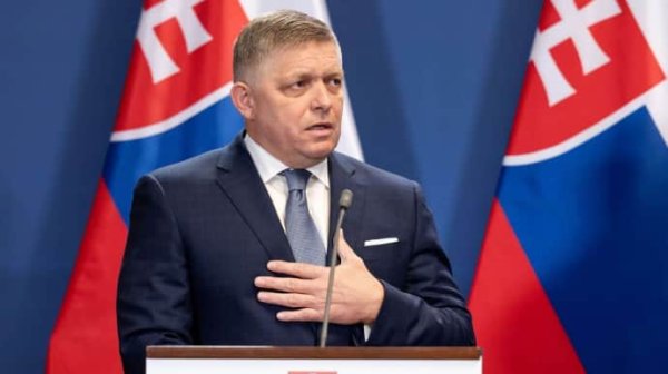 Фицо пожаловался Шмыгалю на остановку Украиной транзита российской нефти Фицо пожаловался Шмыгалю на остановку Украиной транзита российской нефти