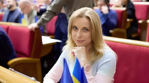 Нардепка Яцик с третьей попытки вышла из фракции "Слуга народа" Нардепка Яцик с третьей попытки вышла из фракции "Слуга народа"