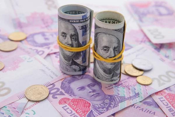 Денежные переводы в Украину продолжают падать
Денежные переводы в Украину продолжают падать