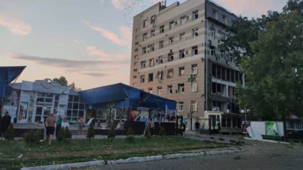 Россияне ударили по Чугуеву: 7 раненых, среди них ребенок Россияне ударили по Чугуеву: 7 раненых, среди них ребенок