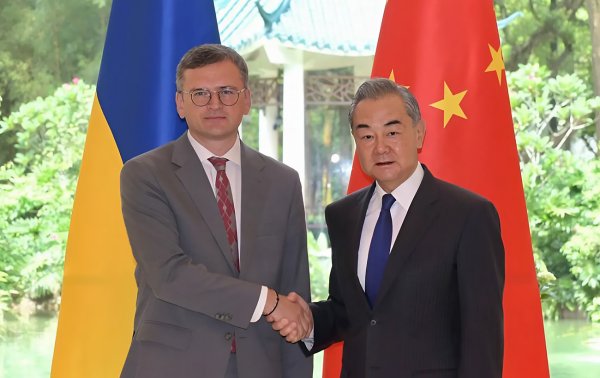 Кулеба в Китаї - "сигнал" для Росії. У чому важливість візиту у пошуках миру для України
Кулеба в Китаї - "сигнал" для Росії. У чому важливість візиту у пошуках миру для України