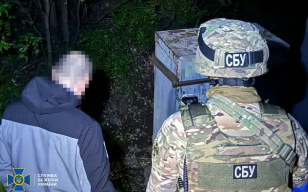 СБУ затримала коригувальника ударів по Одесі. Він також “полював” на залізничні релейні шафи
СБУ затримала коригувальника ударів по Одесі. Він також “полював” на залізничні релейні шафи