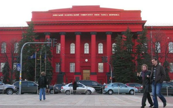 Ректор КНУ імені Шевченка назвав найпопулярніші спеціальності вступної кампанії 2024 року
Ректор КНУ імені Шевченка назвав найпопулярніші спеціальності вступної кампанії 2024 року