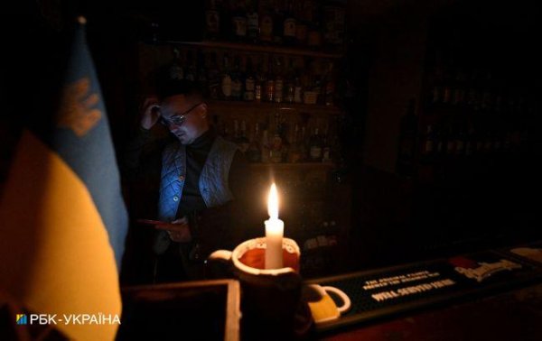 Споживання зростає через спеку: "Укренерго" оновило інформацію про графіки відключень
Споживання зростає через спеку: "Укренерго" оновило інформацію про графіки відключень