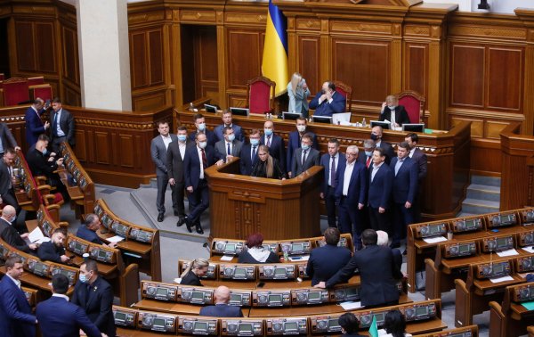 Вибори 202...5? та зміна Кабміну: що планують у Зеленського і де себе бачить опозиція
Вибори 202...5? та зміна Кабміну: що планують у Зеленського і де себе бачить опозиція
