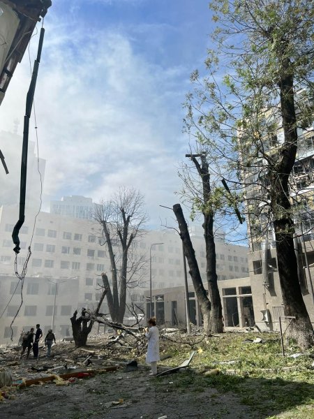 Під удар РФ потрапила дитяча лікарня "Охматдит" у Києві: фото наслідків
Під удар РФ потрапила дитяча лікарня "Охматдит" у Києві: фото наслідків