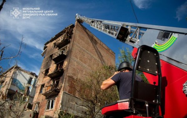 Під завалами в Києві ще можуть знаходитися люди
Під завалами в Києві ще можуть знаходитися люди