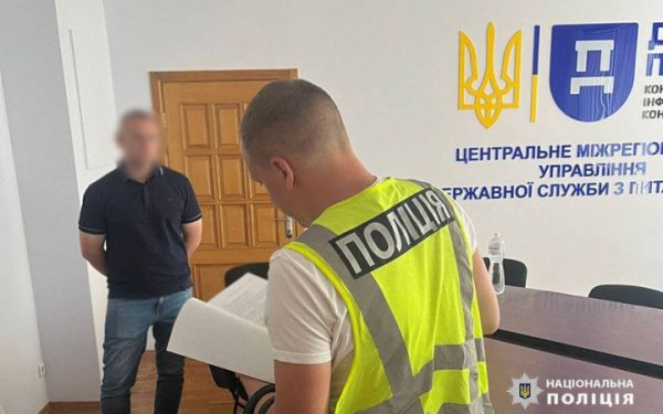 Загибель хлопця на атракціоні: поліція допитала директора та персонал і вилучила документацію. Тривають пошуки у службах КМДА
Загибель хлопця на атракціоні: поліція допитала директора та персонал і вилучила документацію. Тривають пошуки у службах КМДА