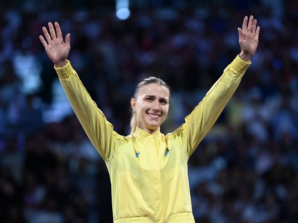 
Первая медаль Украины на Играх-2024 в Париже: яркие фото Харлан с олимпийского пьедестала
