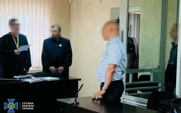 На Дніпропетровщині працівник ДСНС отримав 15 років тюрми. Він зливав ворогу паролі проходження блокпостів
На Дніпропетровщині працівник ДСНС отримав 15 років тюрми. Він зливав ворогу паролі проходження блокпостів