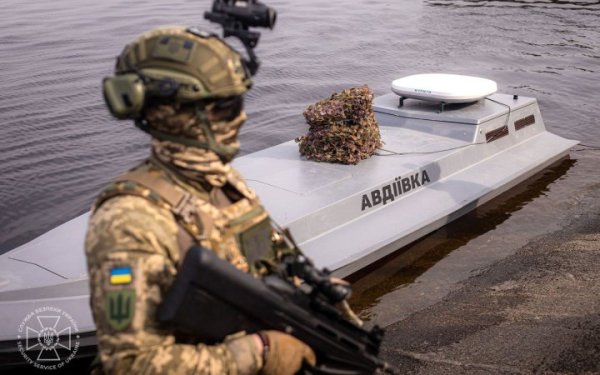 Безпілотні катери атакували Новоросійськ, де базується Чорноморський флот РФ
Безпілотні катери атакували Новоросійськ, де базується Чорноморський флот РФ