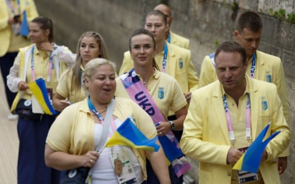 Церемония открытия Олимпиады-2024: как плыла на лодке сборная Украины (фото, видео)
Церемония открытия Олимпиады-2024: как плыла на лодке сборная Украины (фото, видео)