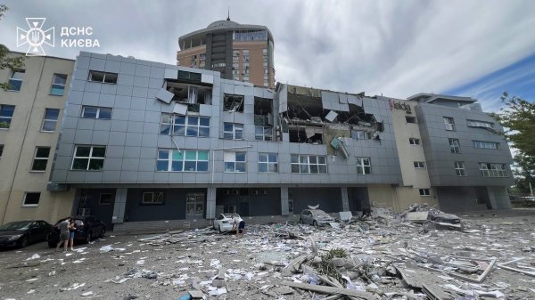 Подвійний удар по Києву, прильоти у Дніпрі та Кривому Розі: головне про наслідки атаки РФ
Подвійний удар по Києву, прильоти у Дніпрі та Кривому Розі: головне про наслідки атаки РФ
