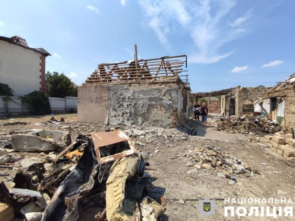 Наслідки обстрілу Білозерки на Херсонщині — 2 людини загинули,12 поранених
Наслідки обстрілу Білозерки на Херсонщині — 2 людини загинули,12 поранених