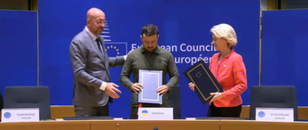 Украина подписала с ЕС соглашение по безопасности с финансовыми обязательствами
Украина подписала с ЕС соглашение по безопасности с финансовыми обязательствами