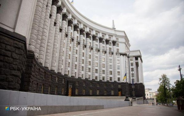 Уряд прогнозує уповільнення росту економіки України та зростання курсу долара
Уряд прогнозує уповільнення росту економіки України та зростання курсу долара