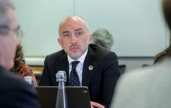 Голова НБУ підтвердив плани ввести ліміти для переказів з картки на картку
Голова НБУ підтвердив плани ввести ліміти для переказів з картки на картку