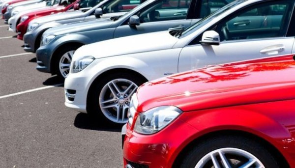 Українці за кілька днів спустошили автосалони через можливе збільшення військового збору - експерт Українці за кілька днів спустошили автосалони через можливе збільшення військового збору - експерт
