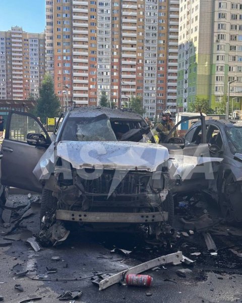 У Москві підірвали авто з військовим чиновником, йому відірвало ступні
У Москві підірвали авто з військовим чиновником, йому відірвало ступні