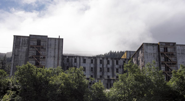Одна багатоповерхівка на всіх: як живе найбільш ізольоване місто Америки (фото) Одна багатоповерхівка на всіх: як живе найбільш ізольоване місто Америки (фото)