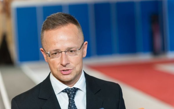 Угорщина пригрозила Україні судом через припинення транзиту нафти "Лукойл"
Угорщина пригрозила Україні судом через припинення транзиту нафти "Лукойл"