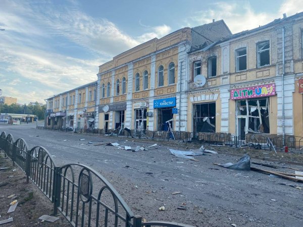 Окупанти атакували Харківщину: постраждали люди, пошкоджені авто та будівлі
                                