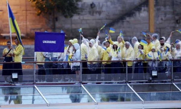 Церемония открытия Олимпиады-2024: как плыла на лодке сборная Украины (фото, видео)
Церемония открытия Олимпиады-2024: как плыла на лодке сборная Украины (фото, видео)