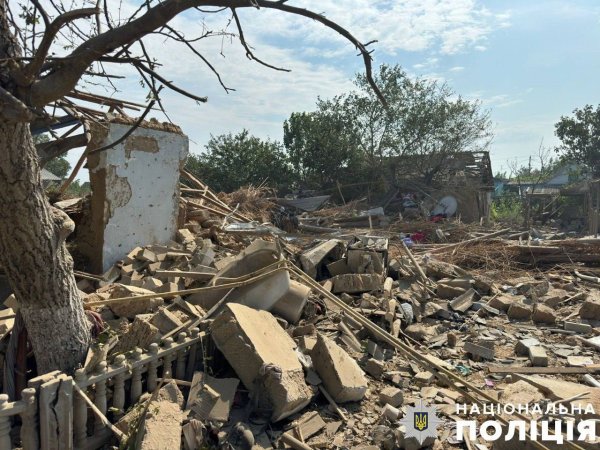 Наслідки обстрілу Білозерки на Херсонщині — 2 людини загинули,12 поранених
Наслідки обстрілу Білозерки на Херсонщині — 2 людини загинули,12 поранених
