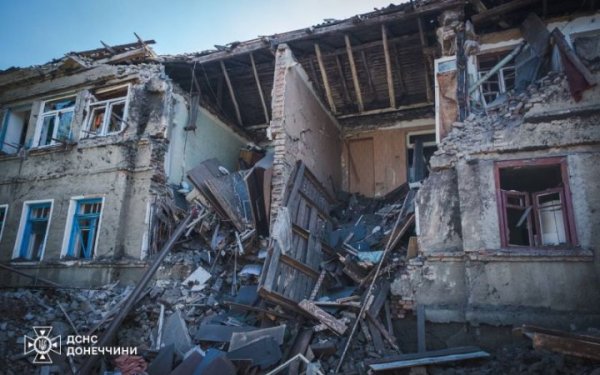 У Краматорську з-під завалів житлового будинку врятували чоловіка
У Краматорську з-під завалів житлового будинку врятували чоловіка