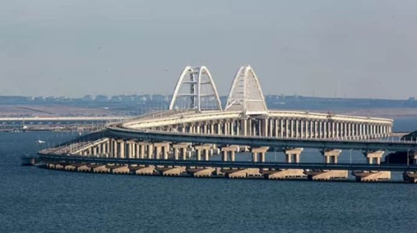 Оккупанты в очередной раз перекрыли Крымский мост Оккупанты в очередной раз перекрыли Крымский мост