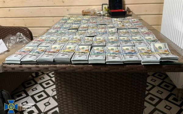 Керівників двох ТЦК Київської області викрили на хабарах. У них знайшли понад $1 млн
Керівників двох ТЦК Київської області викрили на хабарах. У них знайшли понад $1 млн