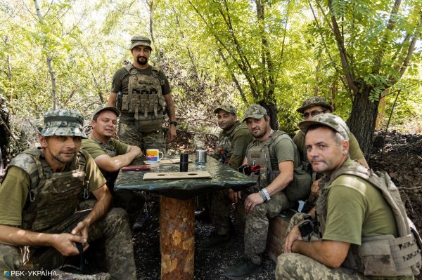 Під КАБами та роями дронів. Як бійці 31 ОМБр тримають оборону на Покровському напрямку
Під КАБами та роями дронів. Як бійці 31 ОМБр тримають оборону на Покровському напрямку