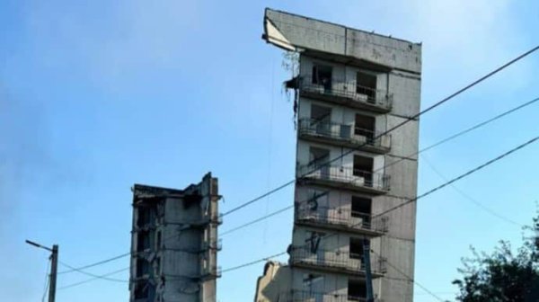 Россияне попали по 9-этажке в Мирнограде, один погибший четверо раненых - ОВА Россияне попали по 9-этажке в Мирнограде, один погибший четверо раненых - ОВА