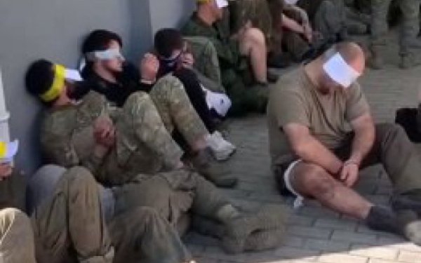 ЗМІ: Кількість полонених у Курській операції сягає 2 тисяч росіян
ЗМІ: Кількість полонених у Курській операції сягає 2 тисяч росіян