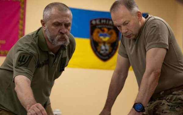 Сирський про схід: всюди тривають бої, позиції змінюються кілька разів на добу
Сирський про схід: всюди тривають бої, позиції змінюються кілька разів на добу