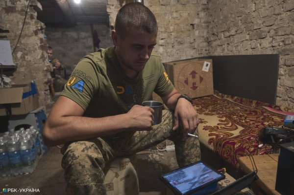 Під КАБами та роями дронів. Як бійці 31 ОМБр тримають оборону на Покровському напрямку
Під КАБами та роями дронів. Як бійці 31 ОМБр тримають оборону на Покровському напрямку