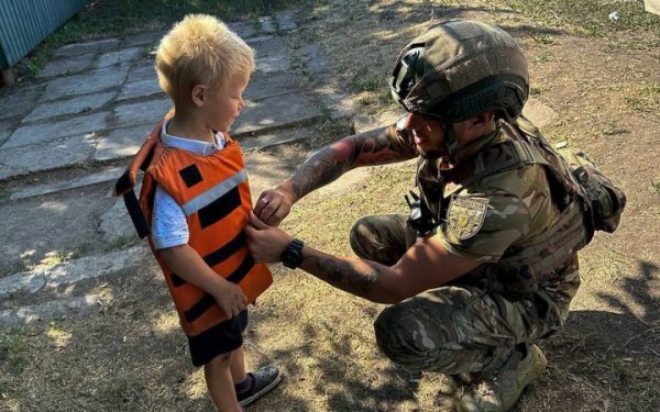 У Мирнограді будуть проводити подомовий обхід через випадки приховування батьками дітей від евакуації
У Мирнограді будуть проводити подомовий обхід через випадки приховування батьками дітей від евакуації