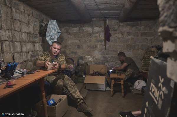 Під КАБами та роями дронів. Як бійці 31 ОМБр тримають оборону на Покровському напрямку
Під КАБами та роями дронів. Як бійці 31 ОМБр тримають оборону на Покровському напрямку