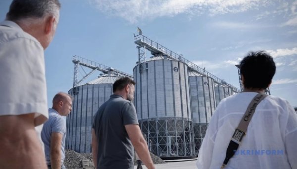 На Закарпатті запрацював «сухий порт» На Закарпатті запрацював «сухий порт»