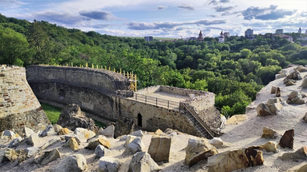 День в Сучаві: що варто знати про місто з найближчим до України міжнародним аеропортом
День в Сучаві: що варто знати про місто з найближчим до України міжнародним аеропортом
