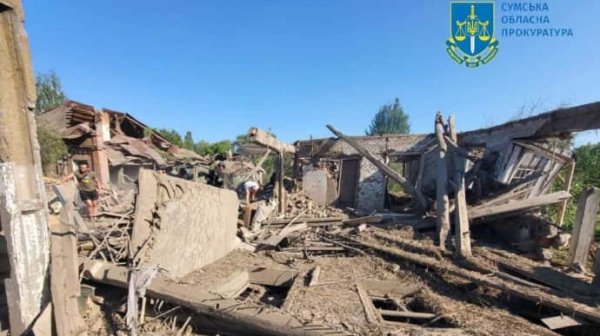 Российские атаки на Сумщину: более 250 взрывов за сутки, четверо раненых Российские атаки на Сумщину: более 250 взрывов за сутки, четверо раненых