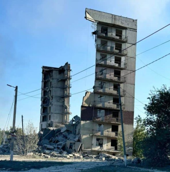 Россияне попали по 9-этажке в Мирнограде, один погибший четверо раненых - ОВА Россияне попали по 9-этажке в Мирнограде, один погибший четверо раненых - ОВА