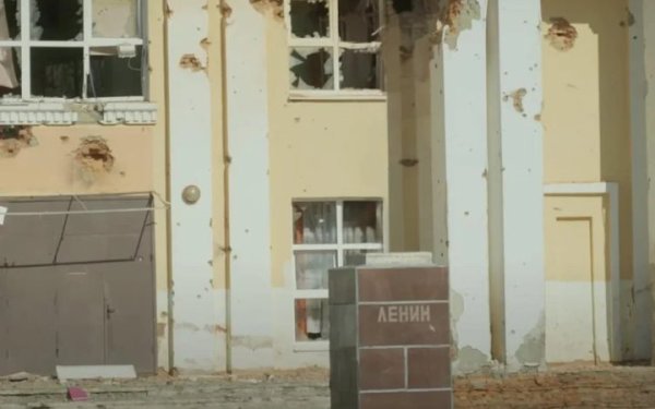 Ленінопад дістався Росії: у Суджі зник пам'ятник "вождю"
Ленінопад дістався Росії: у Суджі зник пам'ятник "вождю"