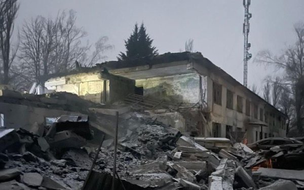 У Мирнограді досі залишаються 20 тисяч людей. Ворог на підступах до міста, — глава МВА
У Мирнограді досі залишаються 20 тисяч людей. Ворог на підступах до міста, — глава МВА