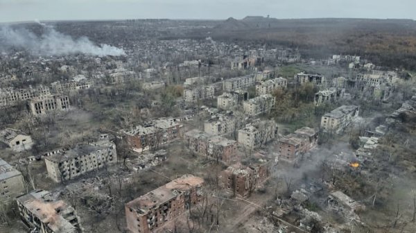 ОТГ "Луганск": в Торецке идут тяжелые бои, российские военные переодеваются в гражданскую одежду ОТГ "Луганск": в Торецке идут тяжелые бои, российские военные переодеваются в гражданскую одежду