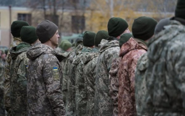 Зеленський анонсував нові контракти про військову службу для добровольців, які не досягли мобілізаційного віку
Зеленський анонсував нові контракти про військову службу для добровольців, які не досягли мобілізаційного віку