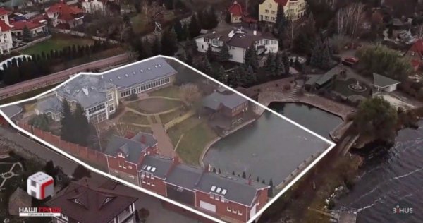 Поплавский пользуется имением и авто, которых не декларировал Поплавский пользуется имением и авто, которых не декларировал