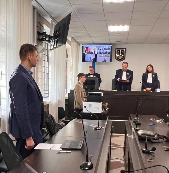Суд дав чиновникам від 7 до 8 років в'язниці за розтрату 3,5 мільйона підприємства Укроборонпрому Суд дав чиновникам від 7 до 8 років в'язниці за розтрату 3,5 мільйона підприємства Укроборонпрому