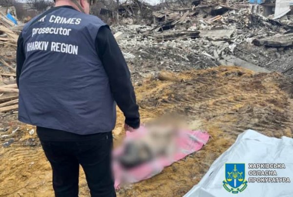 Тела двух погибших женщин достали из-под завалов в Купянске Тела двух погибших женщин достали из-под завалов в Купянске