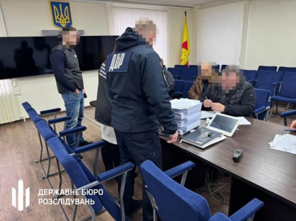 ГБР разоблачило депутата Кировоградщины на схеме закупки некачественной одежды для военных ГБР разоблачило депутата Кировоградщины на схеме закупки некачественной одежды для военных